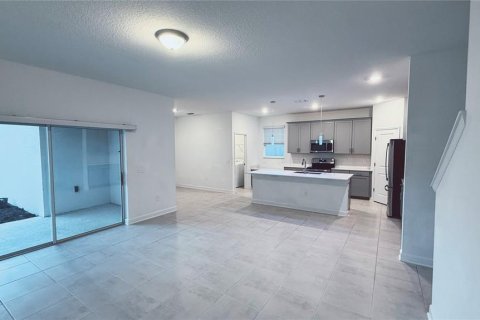 Casa en alquiler en Orlando, Florida, 5 dormitorios, 244.7 m2 № 2277213 - foto 3