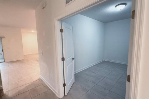 Casa en alquiler en Orlando, Florida, 5 dormitorios, 244.7 m2 № 2277213 - foto 16