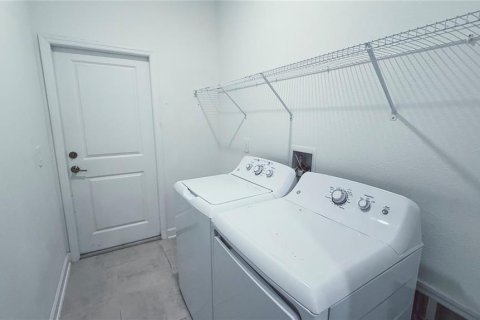 Casa en alquiler en Orlando, Florida, 5 dormitorios, 244.7 m2 № 2277213 - foto 22