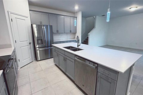 Casa en alquiler en Orlando, Florida, 5 dormitorios, 244.7 m2 № 2277213 - foto 7