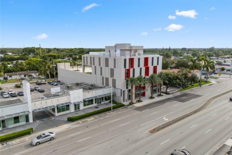 Commercial property in Miami, Florida № 1692963 - photo 1