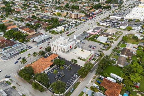 Commercial property in Miami, Florida № 1692963 - photo 11