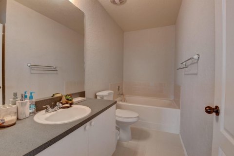 Condo in Boynton Beach, Florida, 3 bedrooms № 2265383 - photo 13