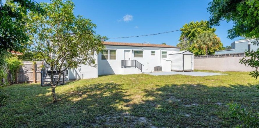 Immobilier commercial à West Palm Beach, Floride 3 chambres, 81.01 m2 № 1227778