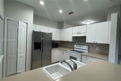 Купить таунхаус в Майами, Флорида 3 спальни, 144.74м2, № 1992553 - фото 10