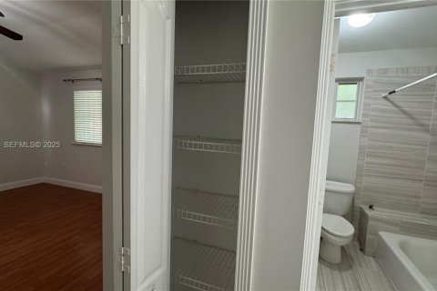 Купить таунхаус в Майами, Флорида 3 спальни, 144.74м2, № 1992553 - фото 18