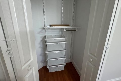 Купить таунхаус в Майами, Флорида 3 спальни, 144.74м2, № 1992553 - фото 23