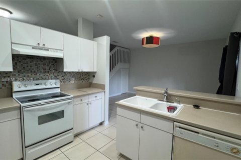 Купить таунхаус в Майами, Флорида 3 спальни, 144.74м2, № 1992553 - фото 11