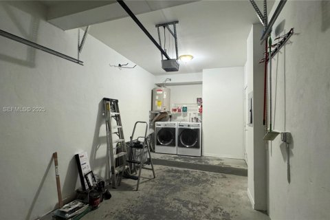 Купить таунхаус в Майами, Флорида 3 спальни, 144.74м2, № 1992553 - фото 28