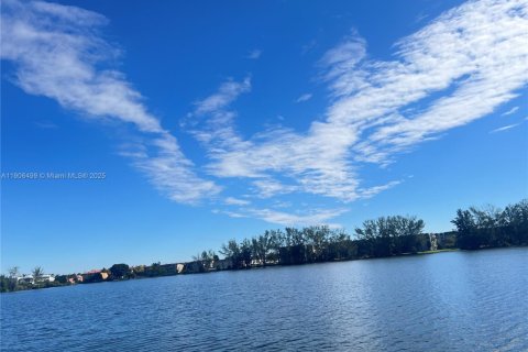 Copropriété à louer à Hialeah Gardens, Floride: 1 chambre, 80.82 m2 № 1957131 - photo 16