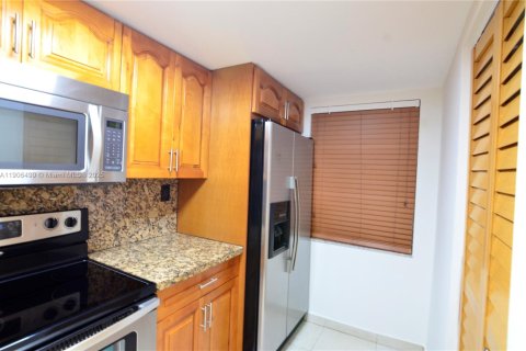 Copropriété à louer à Hialeah Gardens, Floride: 1 chambre, 80.82 m2 № 1957131 - photo 4