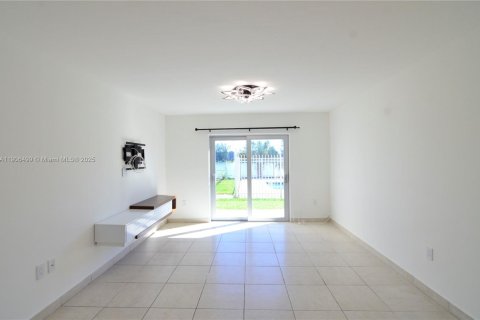 Copropriété à louer à Hialeah Gardens, Floride: 1 chambre, 80.82 m2 № 1957131 - photo 5