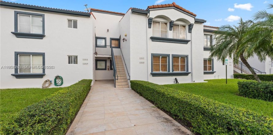 Кондоминиум с 3 спальнями в Майами, Флорида № 2006132