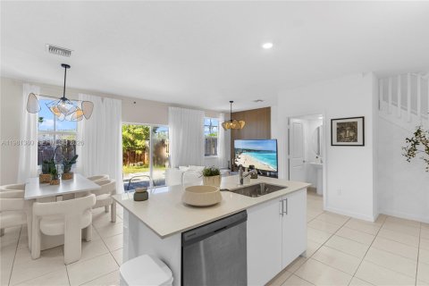 Touwnhouse à louer à Coral Springs, Floride: 3 chambres, 124.86 m2 № 2047144 - photo 2