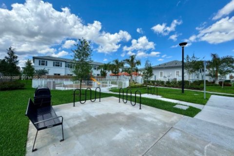 Touwnhouse à louer à Coral Springs, Floride: 3 chambres, 124.86 m2 № 2047144 - photo 13