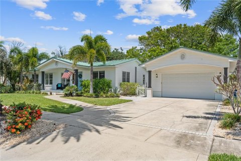 Casa en venta en Clearwater, Florida, 4 dormitorios, 173.63 m2 № 1784673 - foto 1