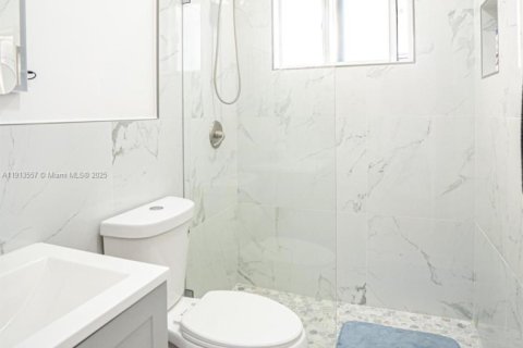Casa en alquiler en North Miami Beach, Florida, 2 dormitorios, 153.01 m2 № 1970690 - foto 19