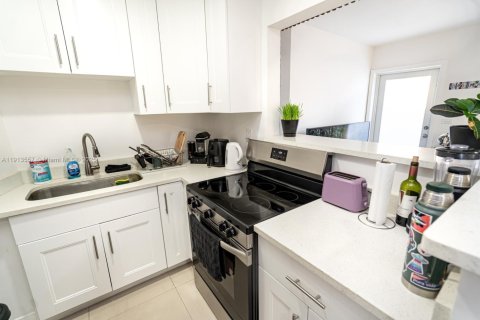 Casa en alquiler en North Miami Beach, Florida, 2 dormitorios, 153.01 m2 № 1970690 - foto 4