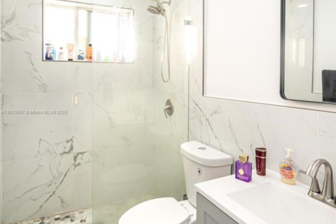 Casa en alquiler en North Miami Beach, Florida, 2 dormitorios, 153.01 m2 № 1970690 - foto 24