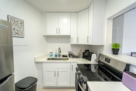 Casa en alquiler en North Miami Beach, Florida, 2 dormitorios, 153.01 m2 № 1970690 - foto 29