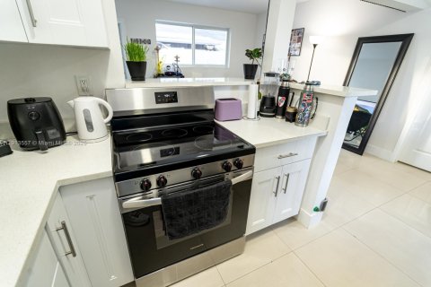 Casa en alquiler en North Miami Beach, Florida, 2 dormitorios, 153.01 m2 № 1970690 - foto 8