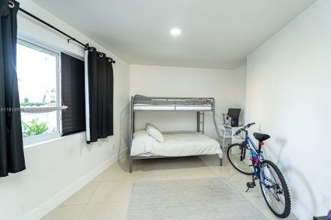 Casa en alquiler en North Miami Beach, Florida, 2 dormitorios, 153.01 m2 № 1970690 - foto 16