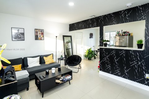 Casa en alquiler en North Miami Beach, Florida, 2 dormitorios, 153.01 m2 № 1970690 - foto 10