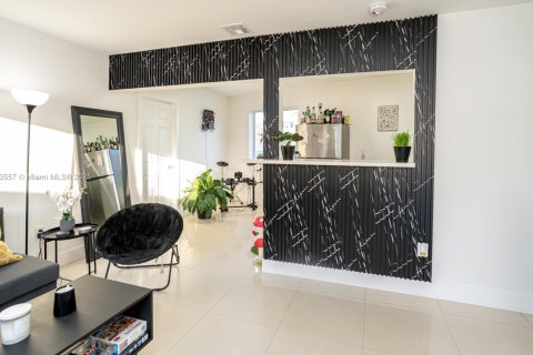 Casa en alquiler en North Miami Beach, Florida, 2 dormitorios, 153.01 m2 № 1970690 - foto 14