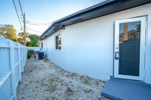 Casa en alquiler en North Miami Beach, Florida, 2 dormitorios, 153.01 m2 № 1970690 - foto 26