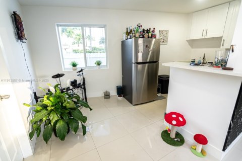 Casa en alquiler en North Miami Beach, Florida, 2 dormitorios, 153.01 m2 № 1970690 - foto 6