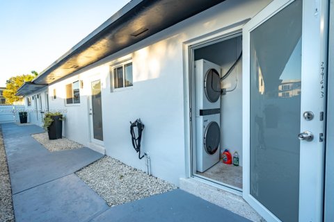 Casa en alquiler en North Miami Beach, Florida, 2 dormitorios, 153.01 m2 № 1970690 - foto 27