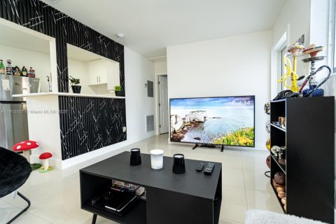Casa en alquiler en North Miami Beach, Florida, 2 dormitorios, 153.01 m2 № 1970690 - foto 11