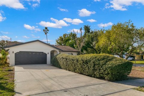 Casa en alquiler en Saint Petersburg, Florida, 4 dormitorios, 155.24 m2 № 1826618 - foto 2