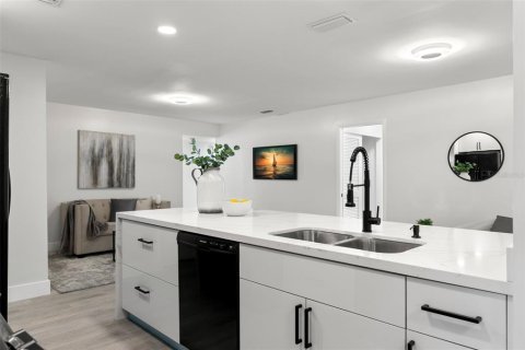 Casa en alquiler en Saint Petersburg, Florida, 4 dormitorios, 155.24 m2 № 1826618 - foto 8
