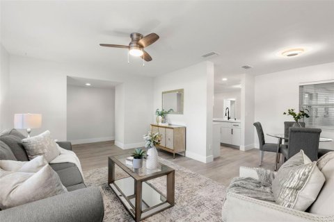 Casa en alquiler en Saint Petersburg, Florida, 4 dormitorios, 155.24 m2 № 1826618 - foto 5