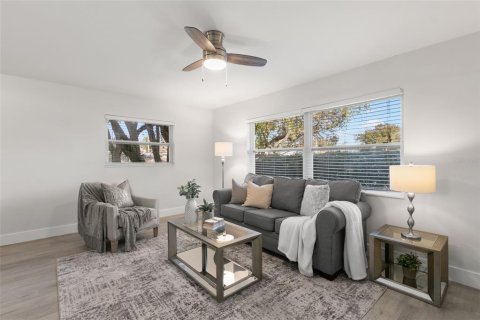 Casa en alquiler en Saint Petersburg, Florida, 4 dormitorios, 155.24 m2 № 1826618 - foto 4