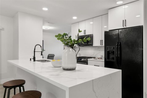 Casa en alquiler en Saint Petersburg, Florida, 4 dormitorios, 155.24 m2 № 1826618 - foto 9