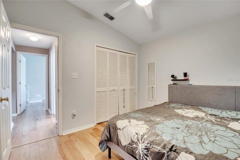 House in Orlando, Florida 4 bedrooms, 148.83 sq.m. № 1835919 - photo 9