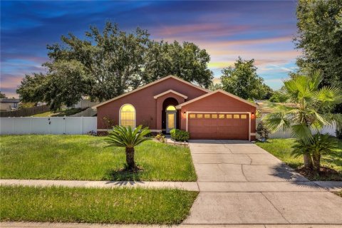 House in Orlando, Florida 4 bedrooms, 148.83 sq.m. № 1835919 - photo 1