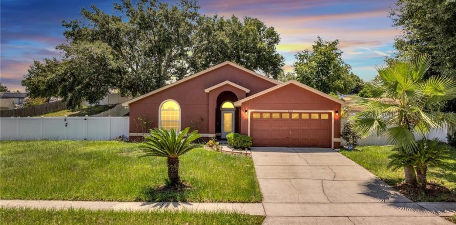 House in Orlando, Florida 4 bedrooms, 148.83 sq.m. № 1835919