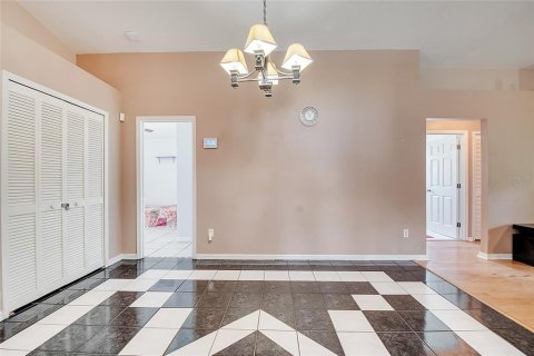 House in Orlando, Florida 4 bedrooms, 148.83 sq.m. № 1835919 - photo 3