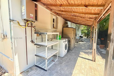 Casa en alquiler en Miami, Florida, 3 dormitorios, 172.33 m2 № 2052583 - foto 11