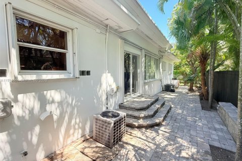 Casa en alquiler en Miami, Florida, 3 dormitorios, 172.33 m2 № 2052583 - foto 8