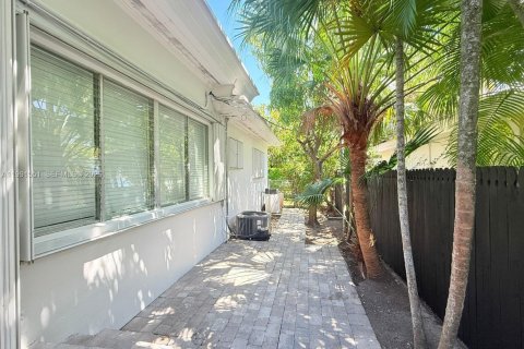 Casa en alquiler en Miami, Florida, 3 dormitorios, 172.33 m2 № 2052583 - foto 10