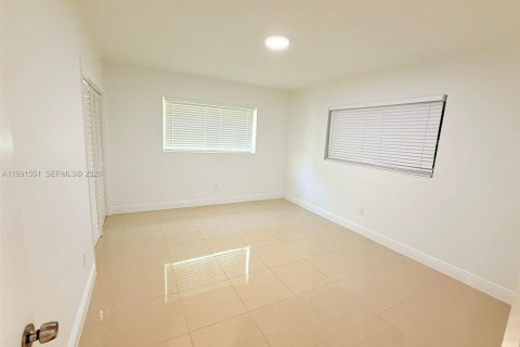 Casa en alquiler en Miami, Florida, 3 dormitorios, 172.33 m2 № 2052583 - foto 4