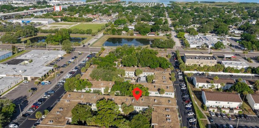 Condominio en Tampa, Florida, 2 dormitorios  № 2232443