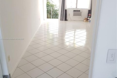 Copropriété à vendre à Miami Beach, Floride: 38.83 m2 № 2016222 - photo 2