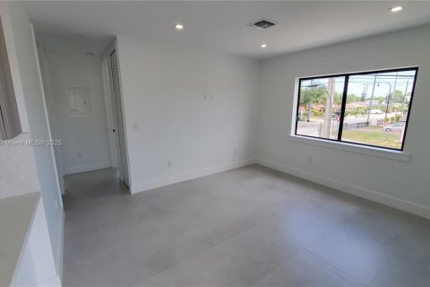 Снять в аренду квартиру в Майами, Флорида 2 спальни, 66.89м2, № 1958397 - фото 3