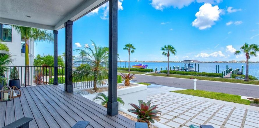 Casa en Bradenton, Florida 4 dormitorios, 302.4 m2 № 1570891