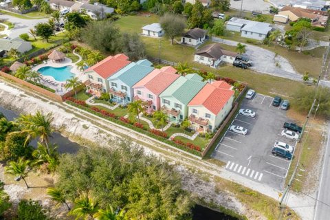 Immobilier commercial à Lake Worth, Floride 121.98 m2 № 2146118